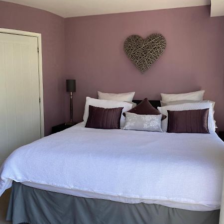 One Of The Best Properties In Lyme! Breathtaking Views Across The Whole Bay. 3 Stories With 2 Tier Veranda Around The Property. Sleeps 6 Lyme Regis Eksteriør bilde