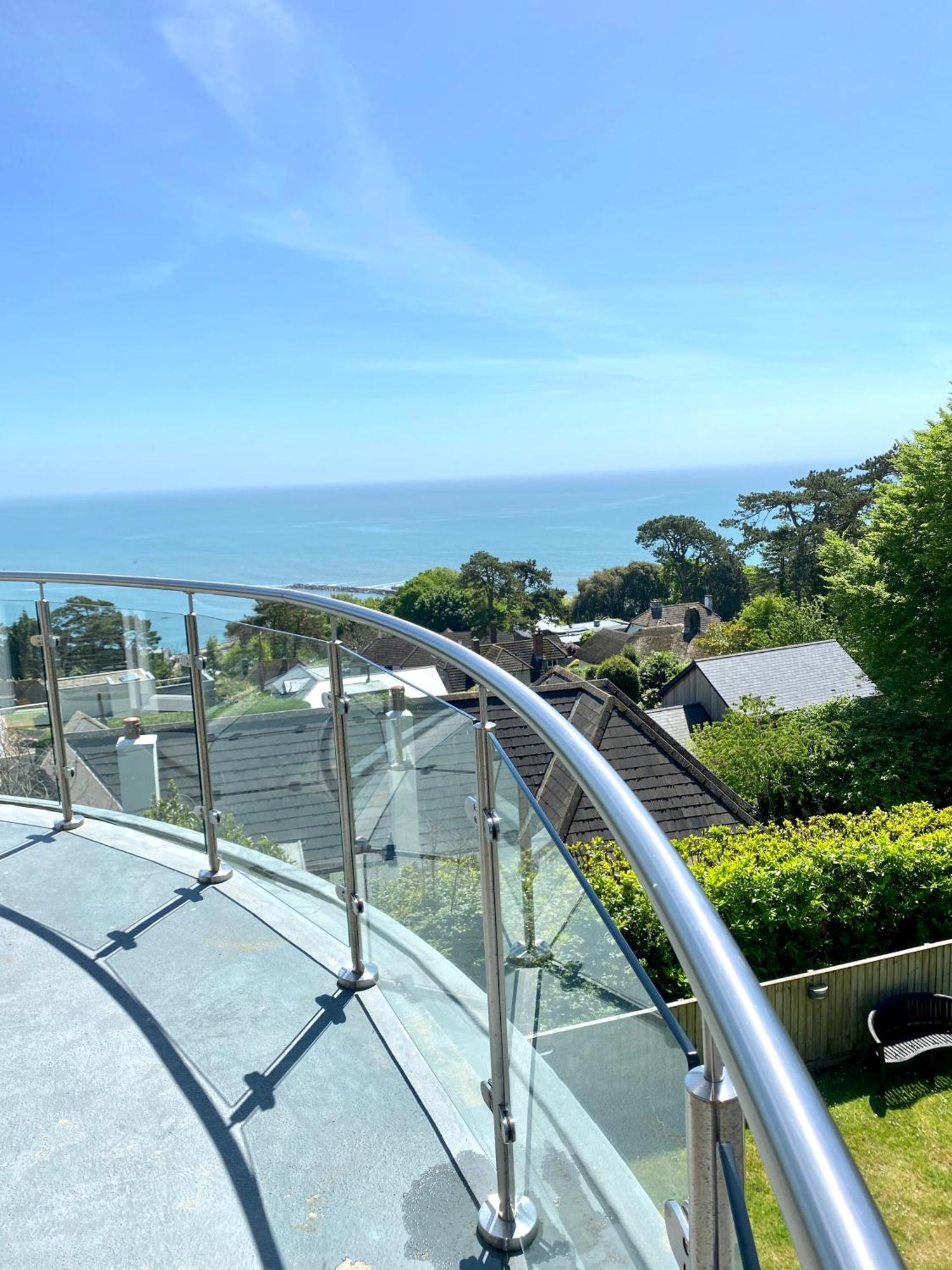 One Of The Best Properties In Lyme! Breathtaking Views Across The Whole Bay. 3 Stories With 2 Tier Veranda Around The Property. Sleeps 6 Lyme Regis Eksteriør bilde