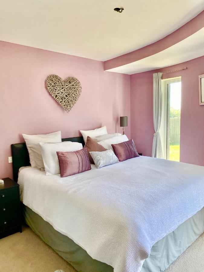 One Of The Best Properties In Lyme! Breathtaking Views Across The Whole Bay. 3 Stories With 2 Tier Veranda Around The Property. Sleeps 6 Lyme Regis Eksteriør bilde
