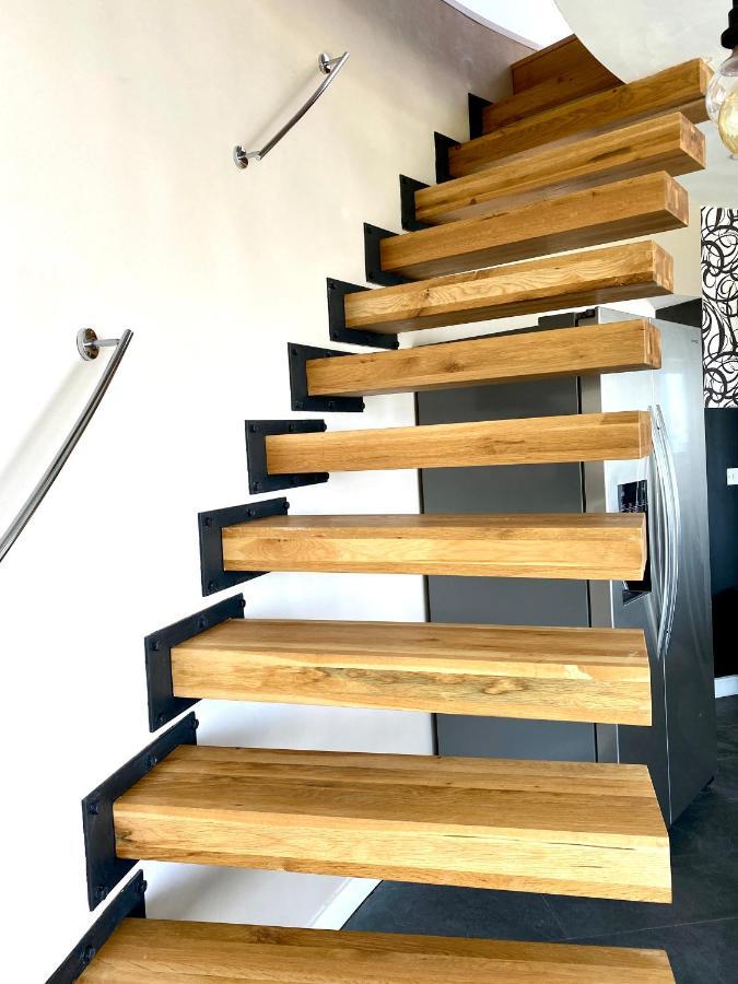 One Of The Best Properties In Lyme! Breathtaking Views Across The Whole Bay. 3 Stories With 2 Tier Veranda Around The Property. Sleeps 6 Lyme Regis Eksteriør bilde