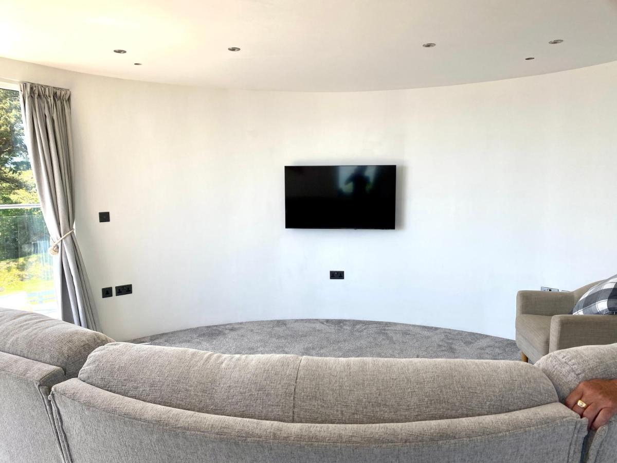 One Of The Best Properties In Lyme! Breathtaking Views Across The Whole Bay. 3 Stories With 2 Tier Veranda Around The Property. Sleeps 6 Lyme Regis Eksteriør bilde