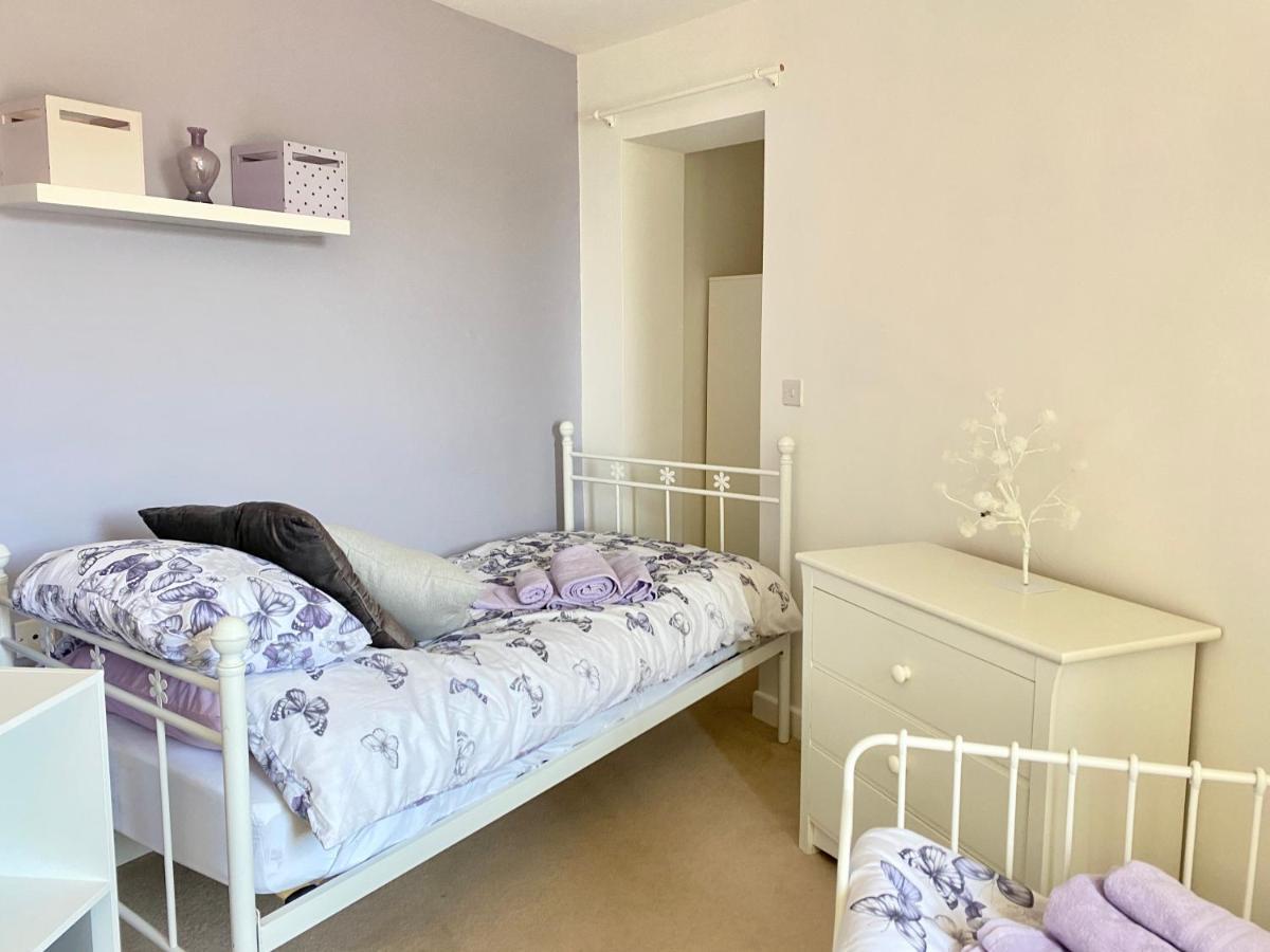 One Of The Best Properties In Lyme! Breathtaking Views Across The Whole Bay. 3 Stories With 2 Tier Veranda Around The Property. Sleeps 6 Lyme Regis Eksteriør bilde