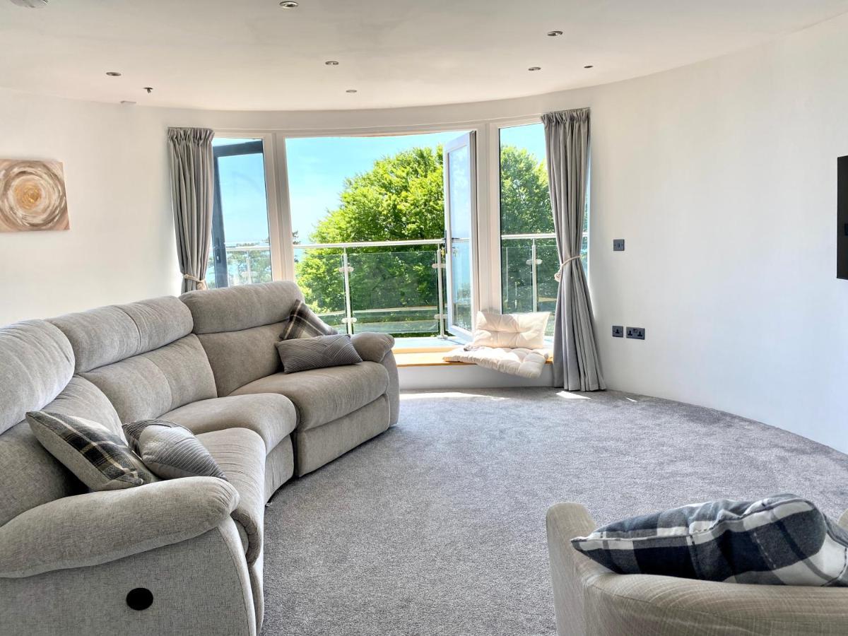One Of The Best Properties In Lyme! Breathtaking Views Across The Whole Bay. 3 Stories With 2 Tier Veranda Around The Property. Sleeps 6 Lyme Regis Eksteriør bilde