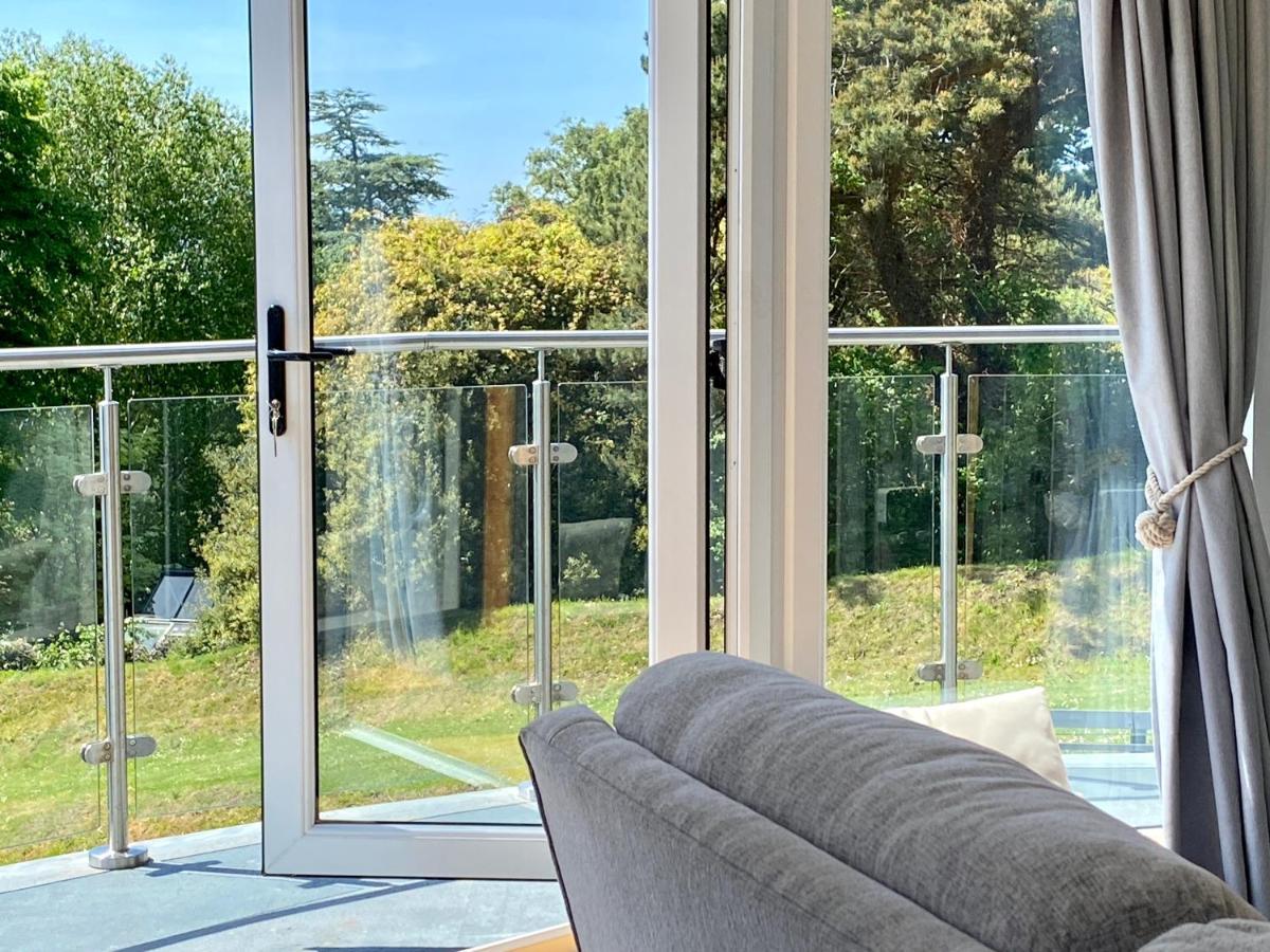 One Of The Best Properties In Lyme! Breathtaking Views Across The Whole Bay. 3 Stories With 2 Tier Veranda Around The Property. Sleeps 6 Lyme Regis Eksteriør bilde