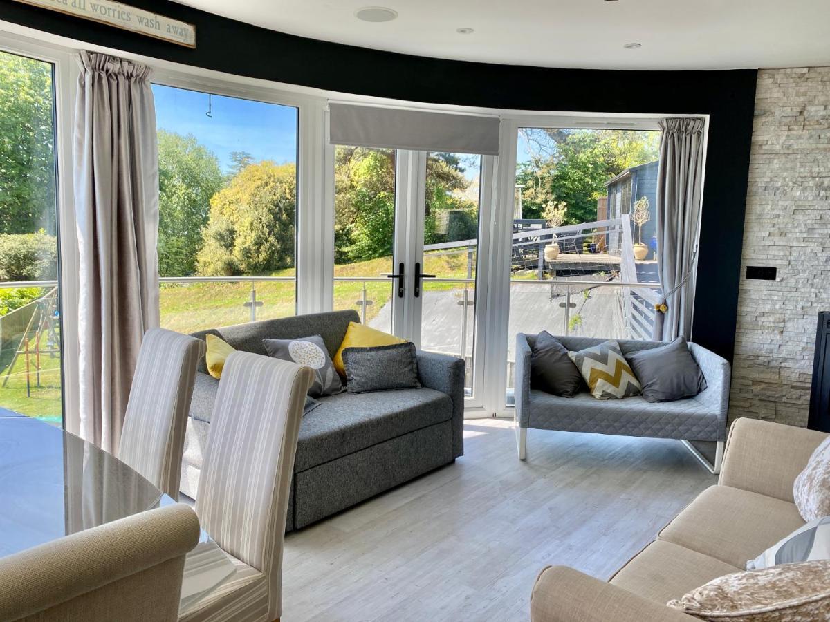 One Of The Best Properties In Lyme! Breathtaking Views Across The Whole Bay. 3 Stories With 2 Tier Veranda Around The Property. Sleeps 6 Lyme Regis Eksteriør bilde
