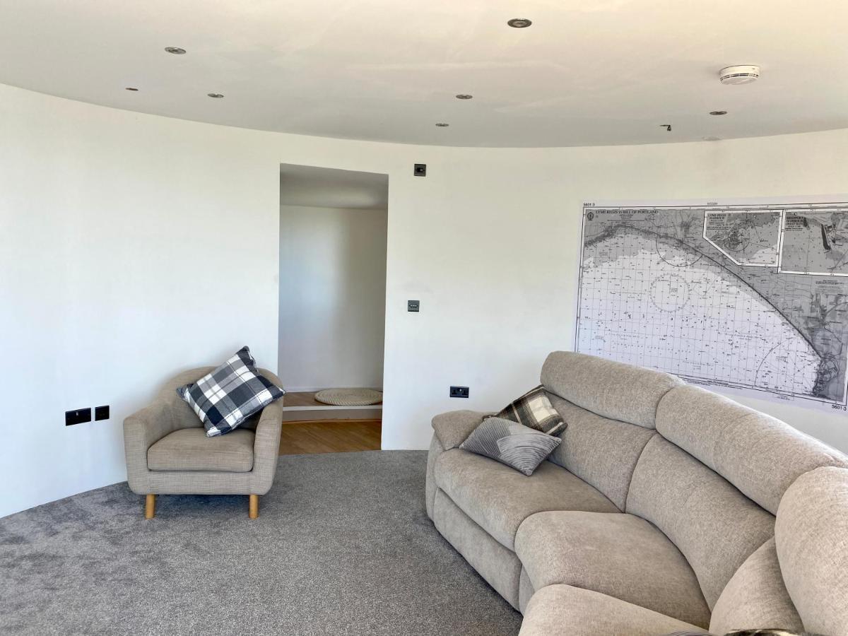 One Of The Best Properties In Lyme! Breathtaking Views Across The Whole Bay. 3 Stories With 2 Tier Veranda Around The Property. Sleeps 6 Lyme Regis Eksteriør bilde