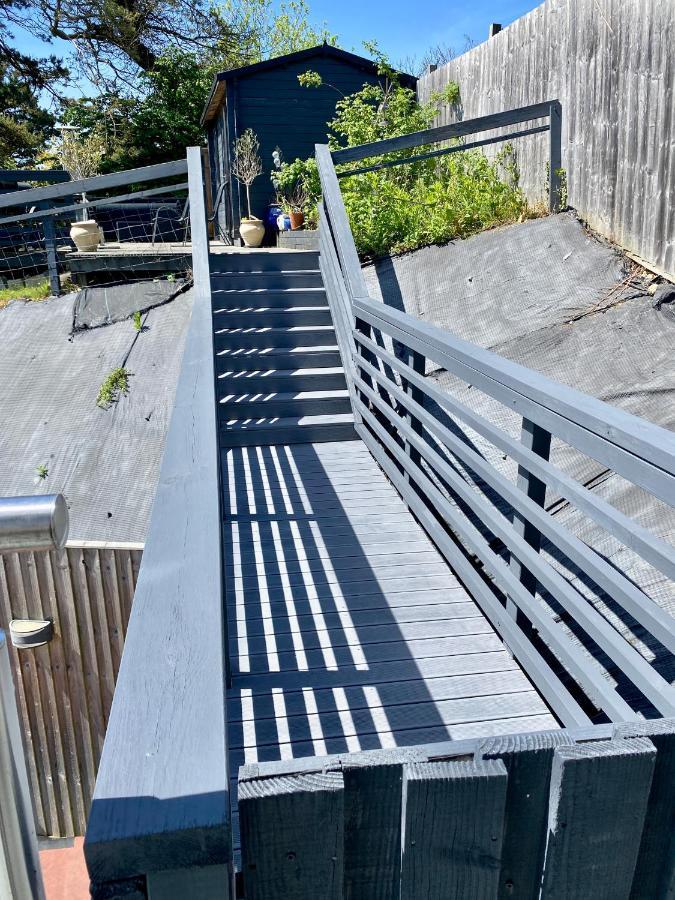 One Of The Best Properties In Lyme! Breathtaking Views Across The Whole Bay. 3 Stories With 2 Tier Veranda Around The Property. Sleeps 6 Lyme Regis Eksteriør bilde