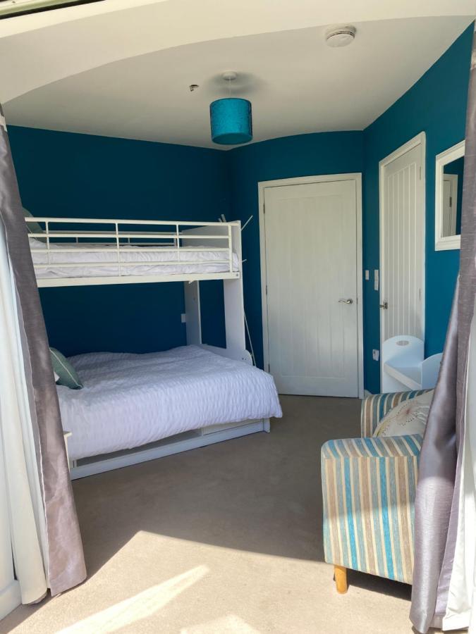 One Of The Best Properties In Lyme! Breathtaking Views Across The Whole Bay. 3 Stories With 2 Tier Veranda Around The Property. Sleeps 6 Lyme Regis Eksteriør bilde