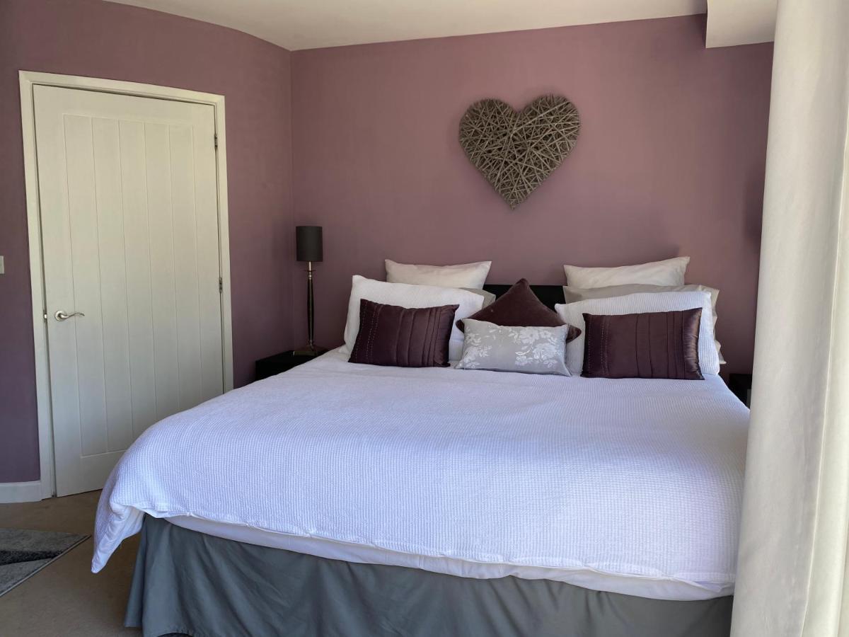 One Of The Best Properties In Lyme! Breathtaking Views Across The Whole Bay. 3 Stories With 2 Tier Veranda Around The Property. Sleeps 6 Lyme Regis Eksteriør bilde