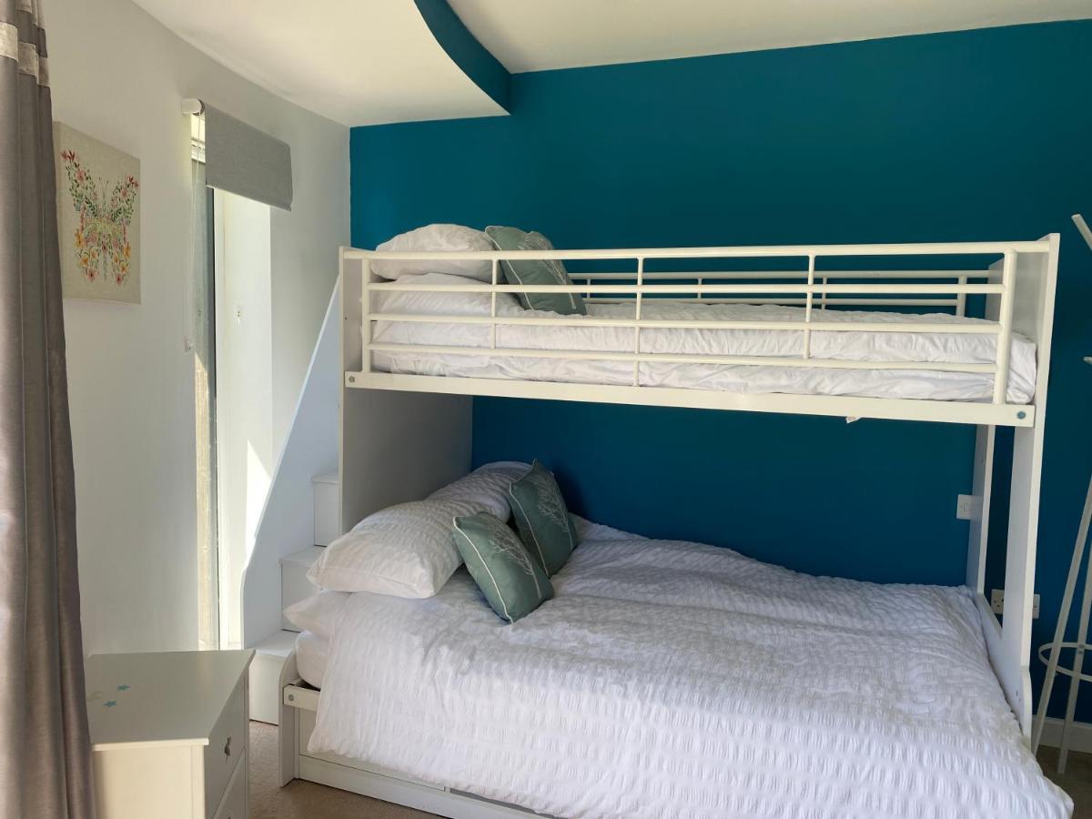 One Of The Best Properties In Lyme! Breathtaking Views Across The Whole Bay. 3 Stories With 2 Tier Veranda Around The Property. Sleeps 6 Lyme Regis Eksteriør bilde